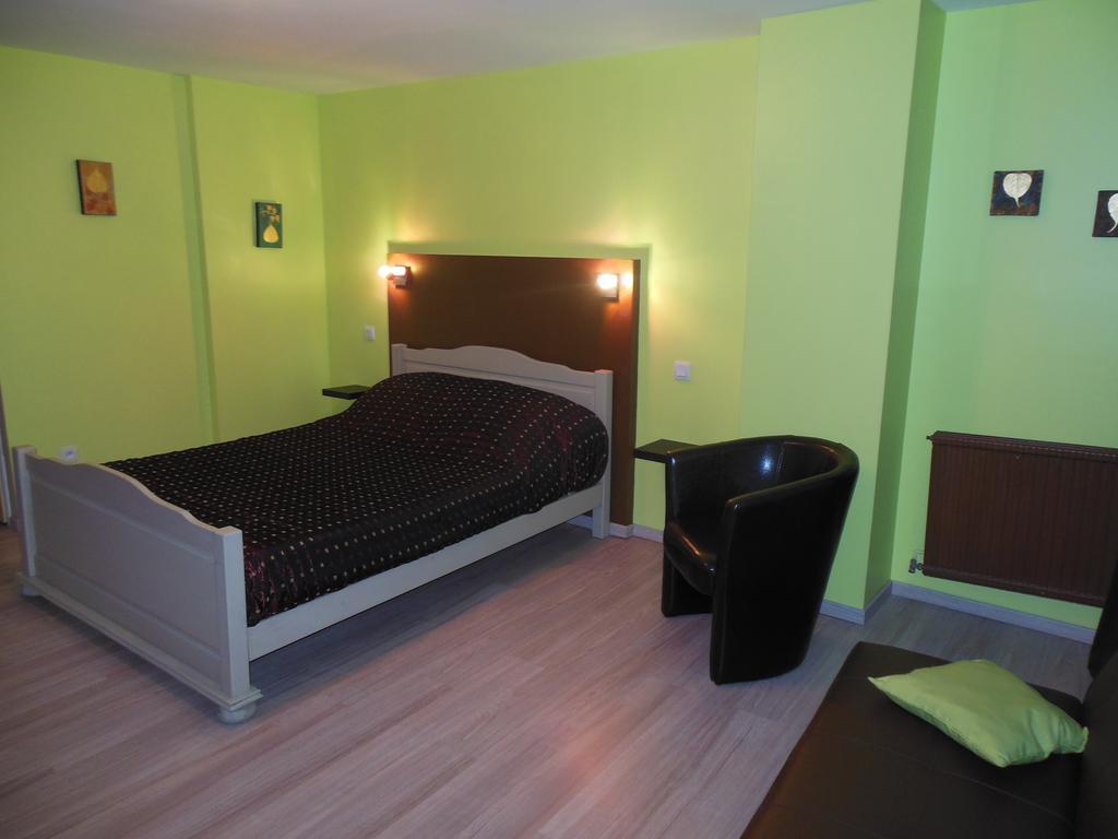 La Chaumiere Bed & Breakfast Seyne Exterior photo